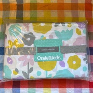 NEW Crate & Kids organic cotton floral toddler/crib sheet set
